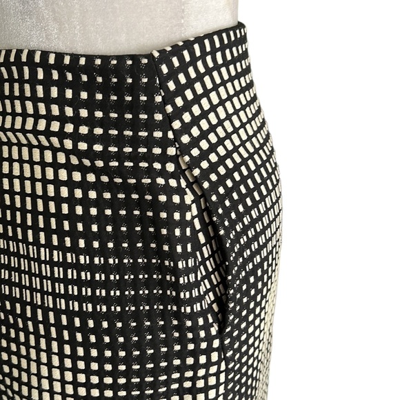 Emanuel Ungaro Paris Black & Ivory Silk Blend Woven Flounce Peplum Skirt - 4 - Picture 6 of 15